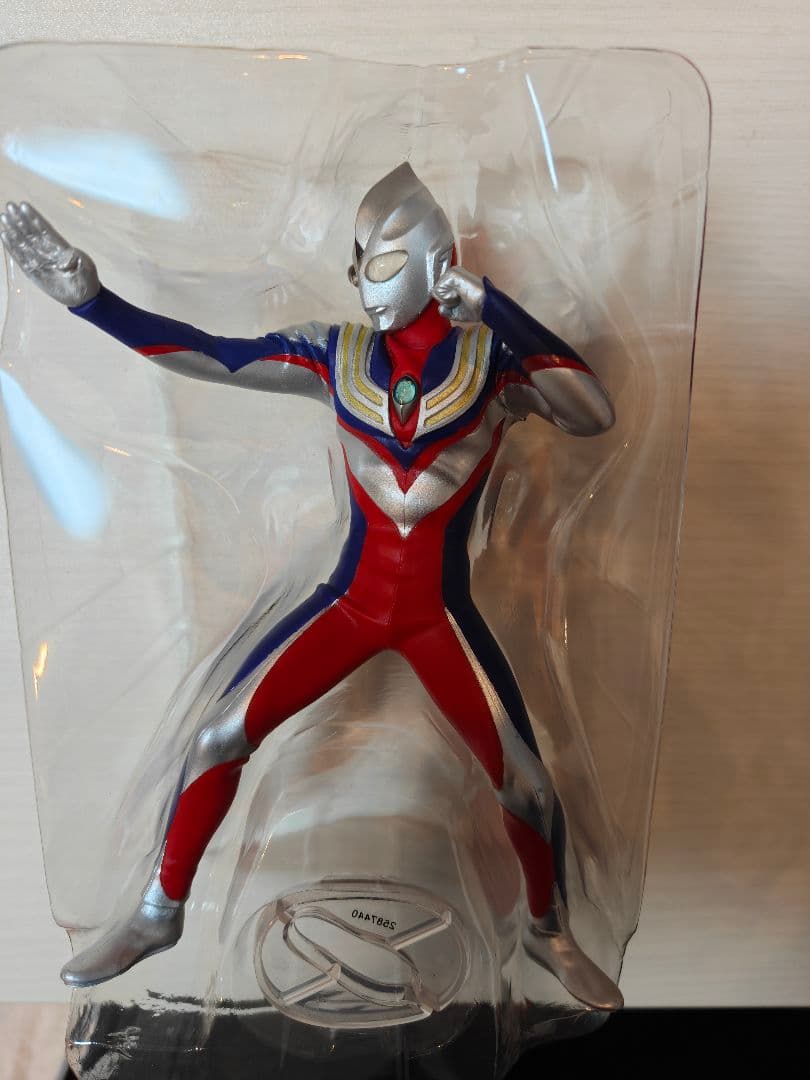 英雄勇像 ウルトラマンティガ マルチタイプ 一番くじ B賞ウルトラマン