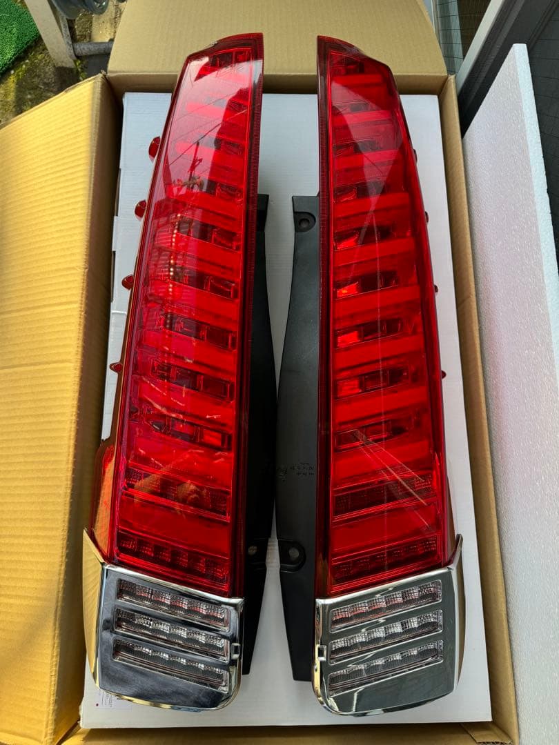 ダズフェローズテールランプ 80ヴォクシー、ノア、エスクァイア 球切れ