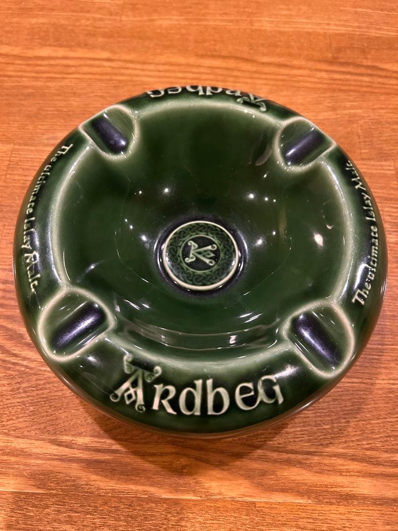 Ardbeg 陶器製灰皿 緑色 AR dbeg アードベックBIG灰皿 - メルカリ