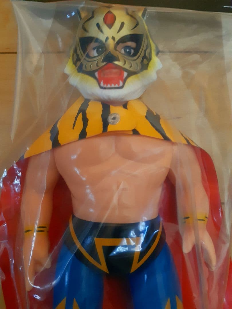 新品未開封！]初代タイガーマスク牙付き金マスクソフビ - メルカリ