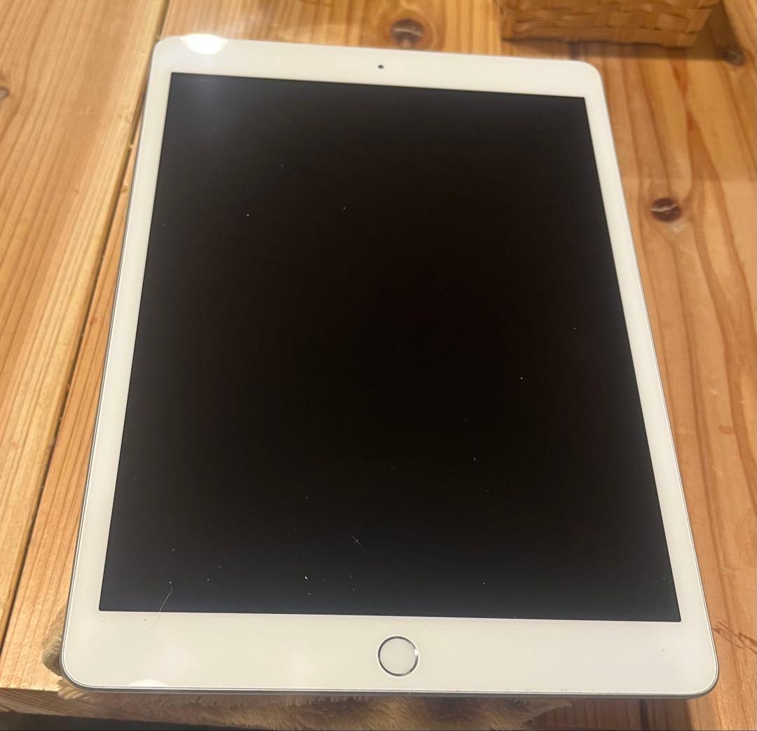 iPad第8世代32G【箱あり】（商品名） ジャンク扱い・部品取りやサブ機