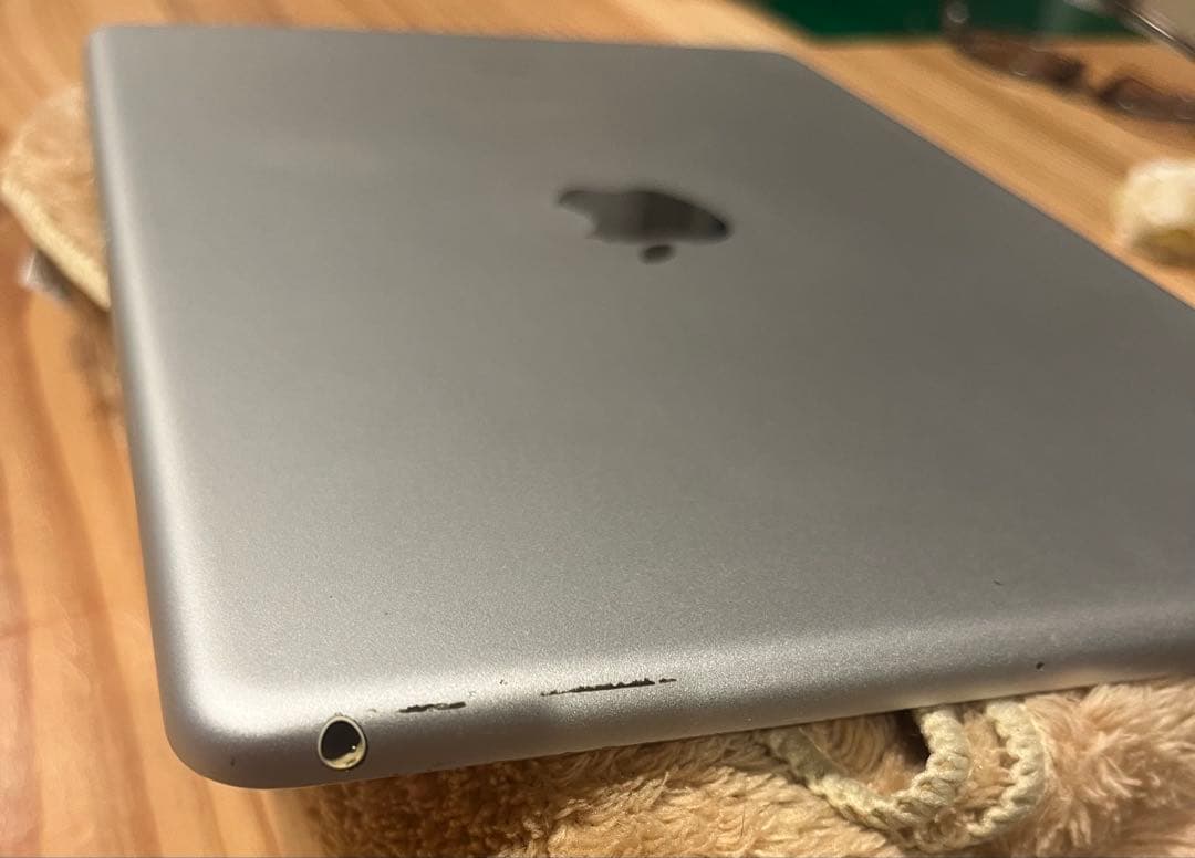 iPad第8世代32G【箱あり】（商品名） ジャンク扱い・部品取りやサブ機