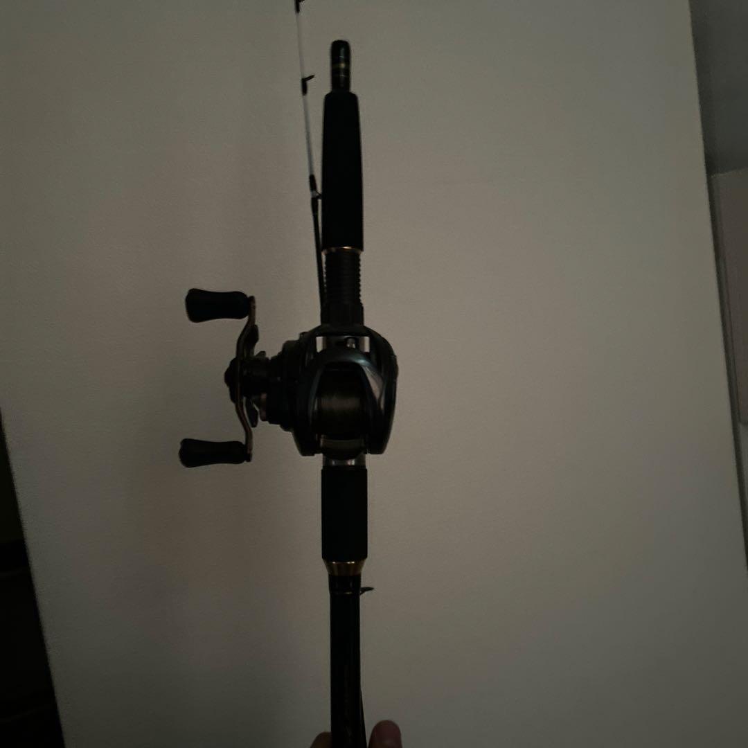 ブラックベイトリール コンパクトデザイン （竿付き） バス釣りベイト