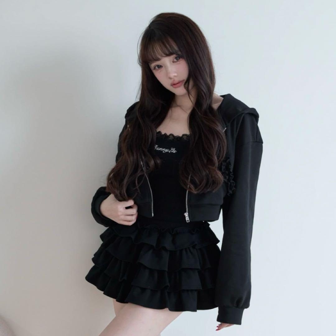 bunnylis キャミ×ショートジップフーディ ティアードフリルミニ