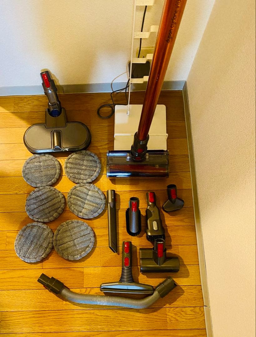 豪華セット】ダイソンV10＋水拭きヘッドRULA＋壁穴不要スタンド＋付属