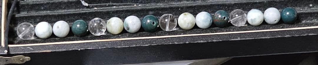 黒平、向山鉱山水晶と出雲瑪瑙碧玉と糸魚川翡翠 12mmで組み立てまし