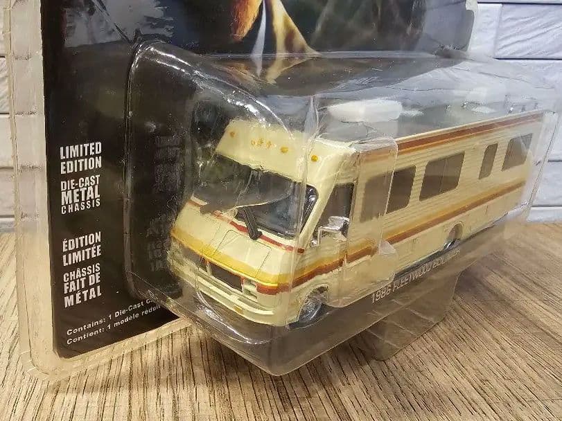 グリーンライト キャンピングカー ミニカー Fleetwood Bounder - メルカリ