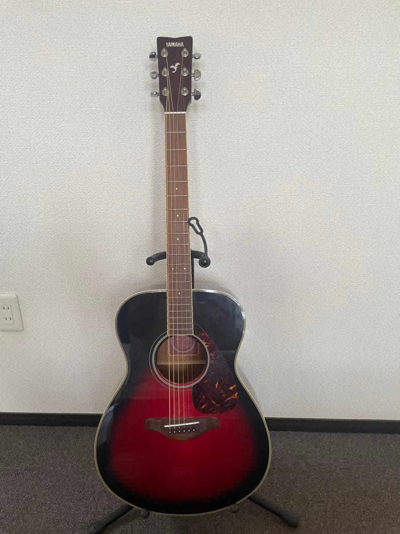 Yamaha アコースティックギター　カポ付き レッド/ブラック　FS720S YAMAHA (ヤマハ) アコースティックギター FS720S｜トレファクONLINE