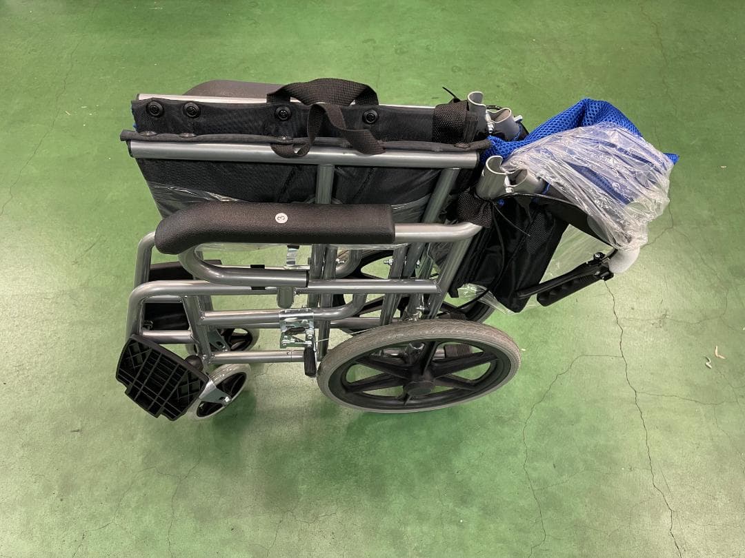 折りたたみ車椅子 軽量 介助型 耐荷重100kg 背折れ 透気性 青 - メルカリ