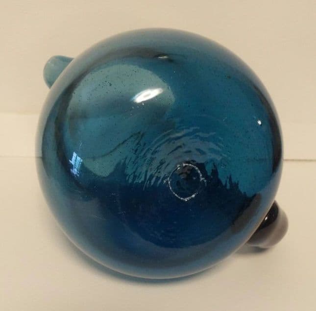 安土忠久さんの大きな藍色ピッチャーです。これから大活躍の季節。