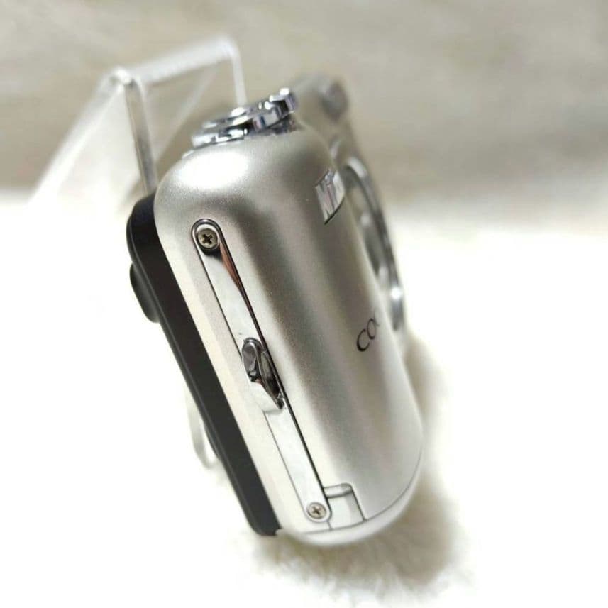 美品✨NIKON COOLPIX L32 シルバー 単3電池 オールドコンデジ - メルカリ