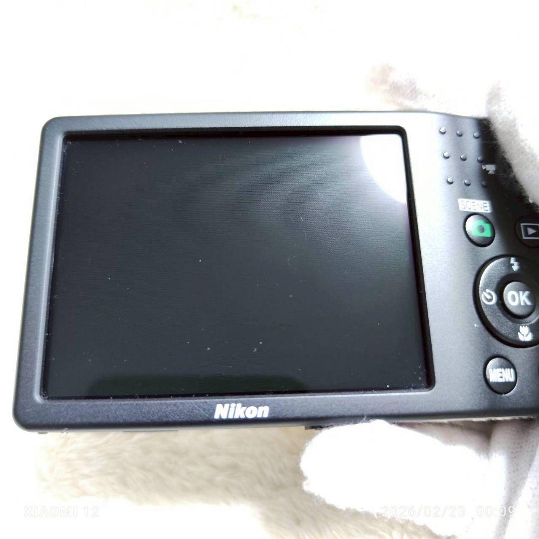 美品✨NIKON COOLPIX L32 シルバー 単3電池 オールドコンデジ - メルカリ