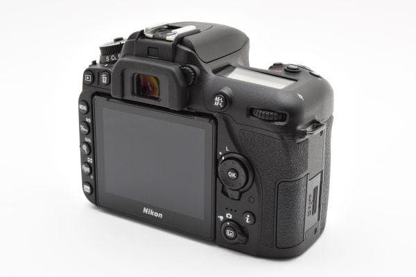 【ほぼ新品】ニコン Nikon D7500 ボディ 《ショット数1126回》