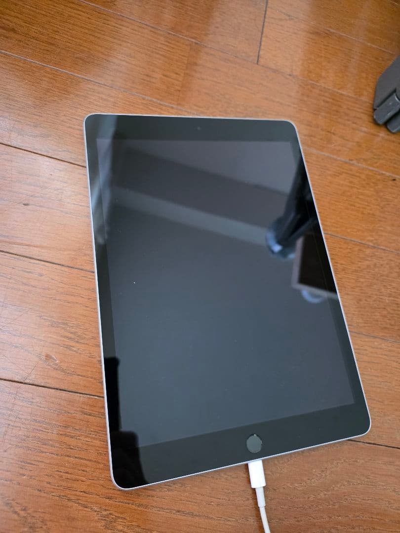 Apple iPad (第7世代) 64GB シルバー WiFiモデル Apple iPad 10.2インチ 第7世代 Wi-Fi 32GB 2019年秋モデル 価格比較