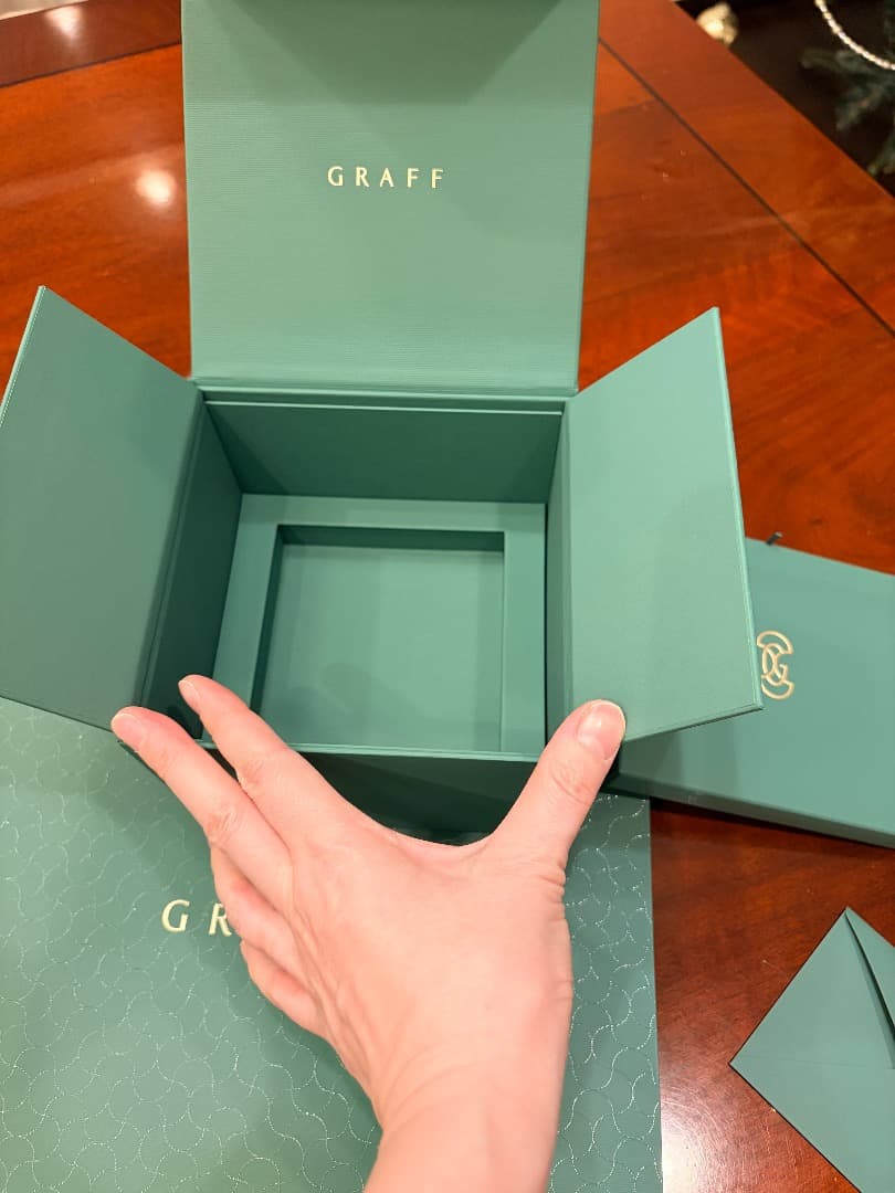 Graff 空箱のみ（ネックレス） リニューアル後 新作 - メルカリ