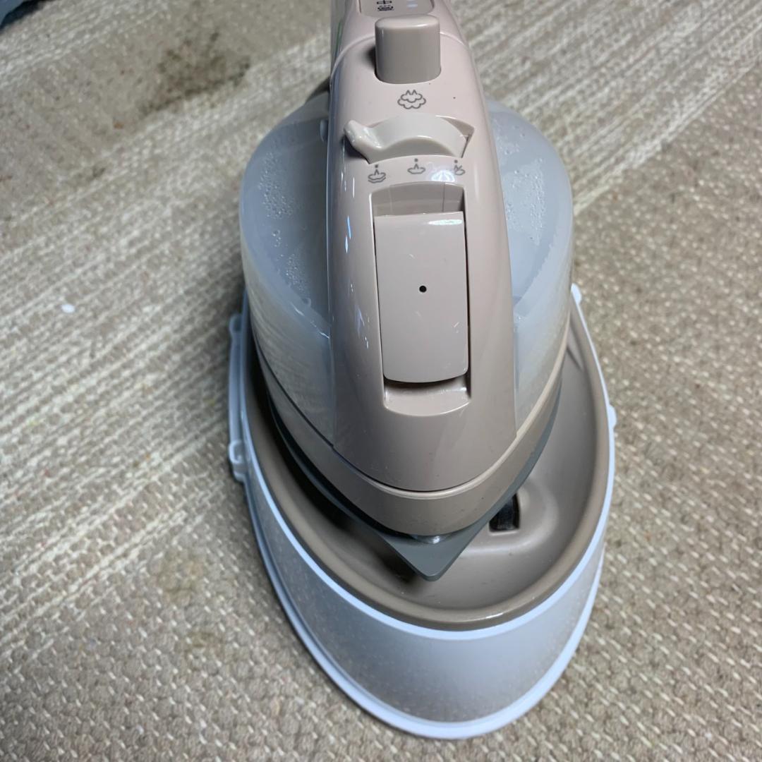 K149 PANASONIC コードレススチームアイロン 2025年 - メルカリ