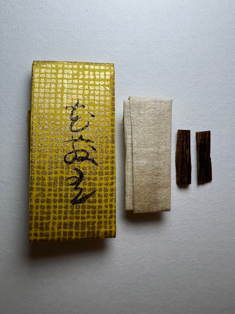 古渡命銘木 六十一種名香　伽羅　銘【花散里】0.163g 香木/お香/沈香/伽羅
