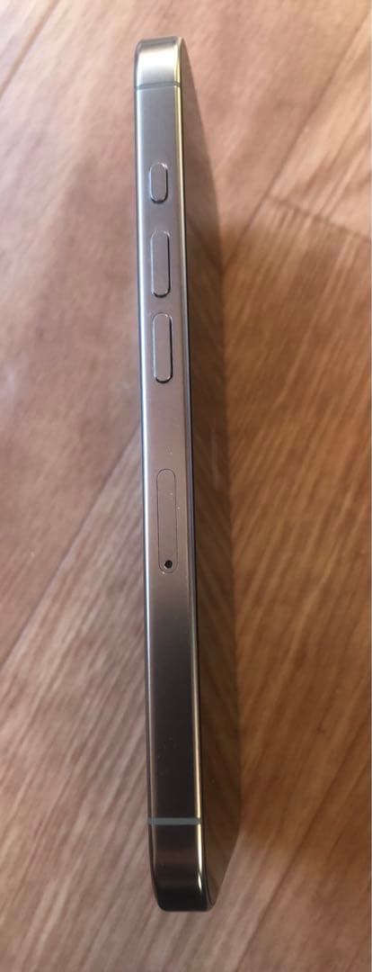 ほぼ未使用★iPhone16 PRO★充電４回★256GB★修理交換無し