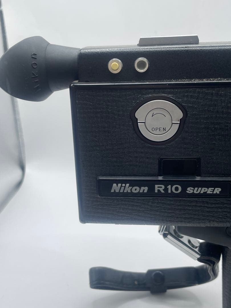 B Nikon R10 Super ビデオカメラ本体 ケースとフィルム付 - メルカリ