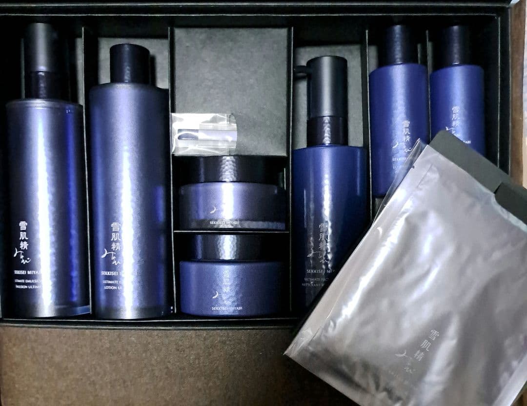 雪肌精 みやび スキンケア 8点 コフレセット 外箱無し 新品 未開封 昨年人気を博した「雪肌精 みやび」×「羽生結弦選手」スペシャル