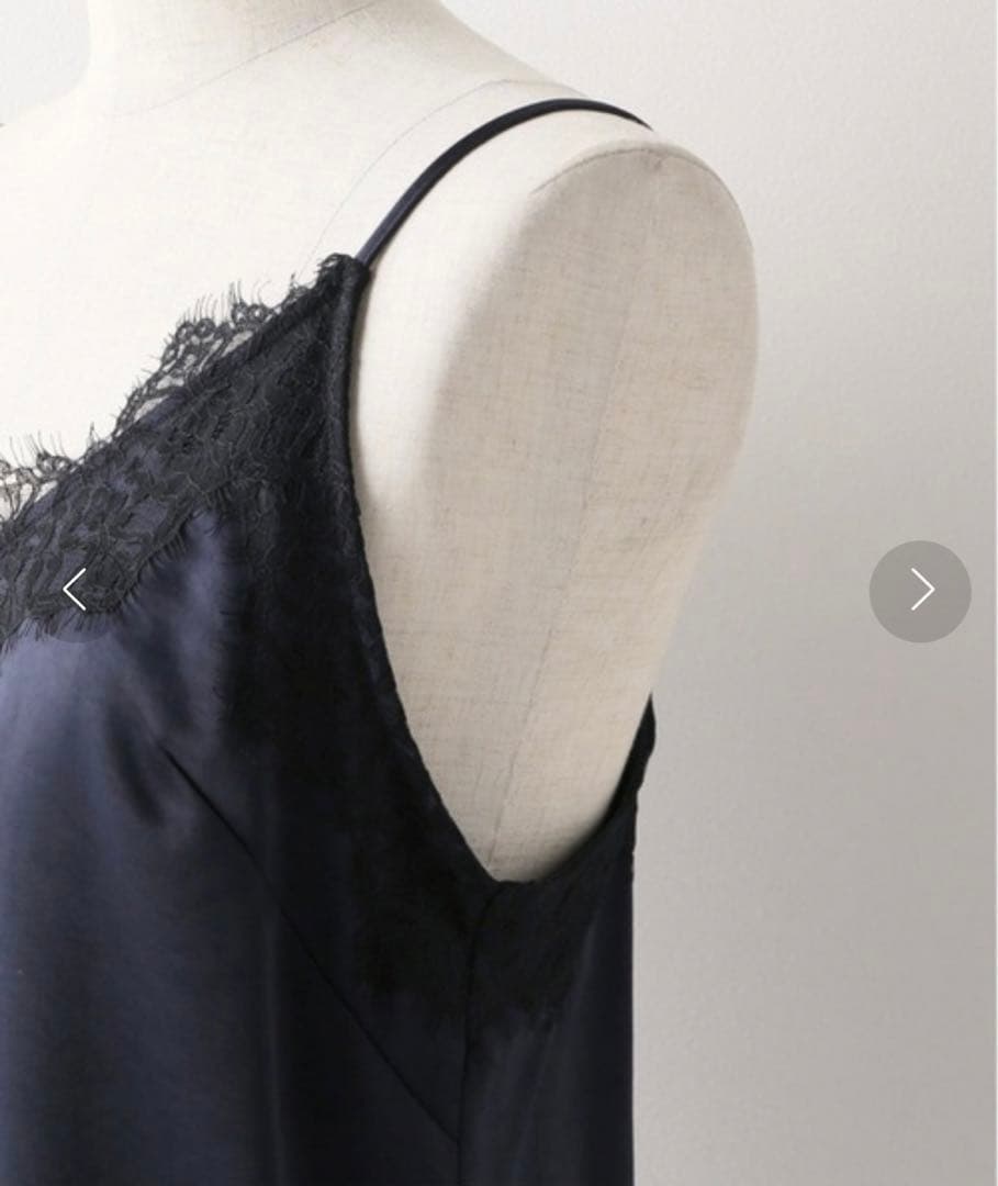 最初値下げ【極美品】NOBLE リバーレーストリミングサテンキャミソール