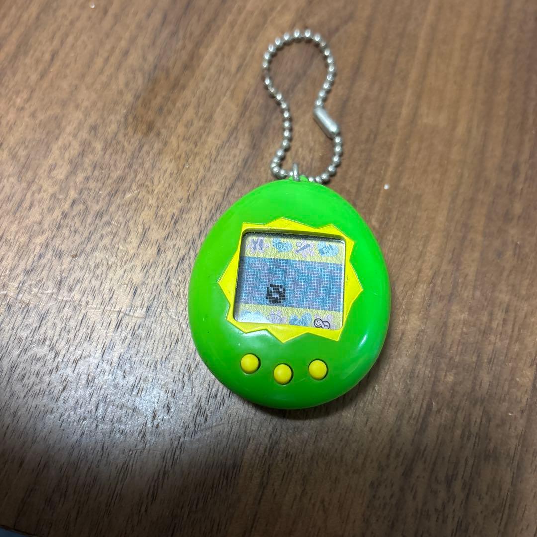 ⭐︎動作確認済み⭐︎ 初代たまごっち 黄緑 その68 海外版 - メルカリ