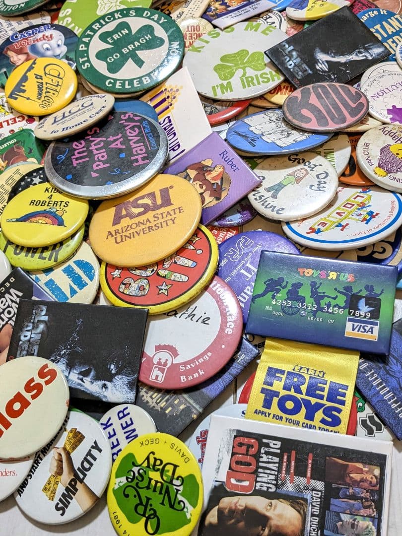 アメリカの缶バッジ 130個 まとめ売り ビンテージ ピンバッジ USA Yahoo!オークション - アメリカの缶バッジ100個／まとめ売り／vintage