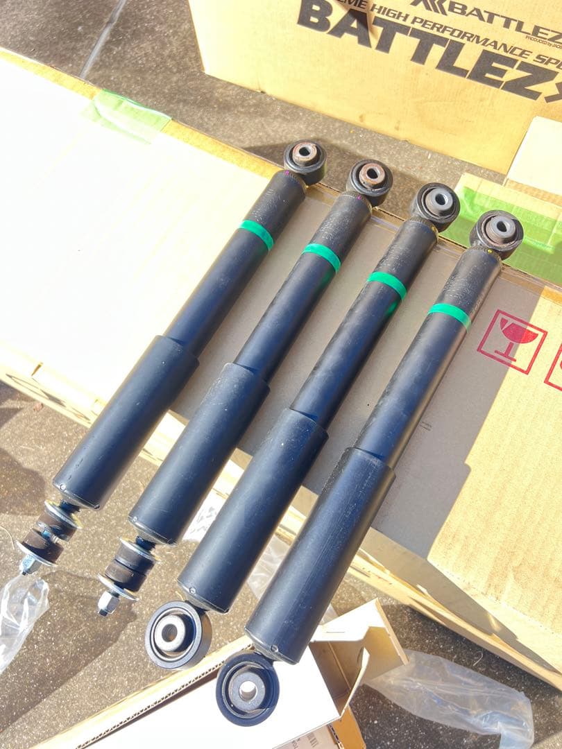 新 発売車・バイク・自転車 - 送料込 ジムニー シエラ 純正 ショック