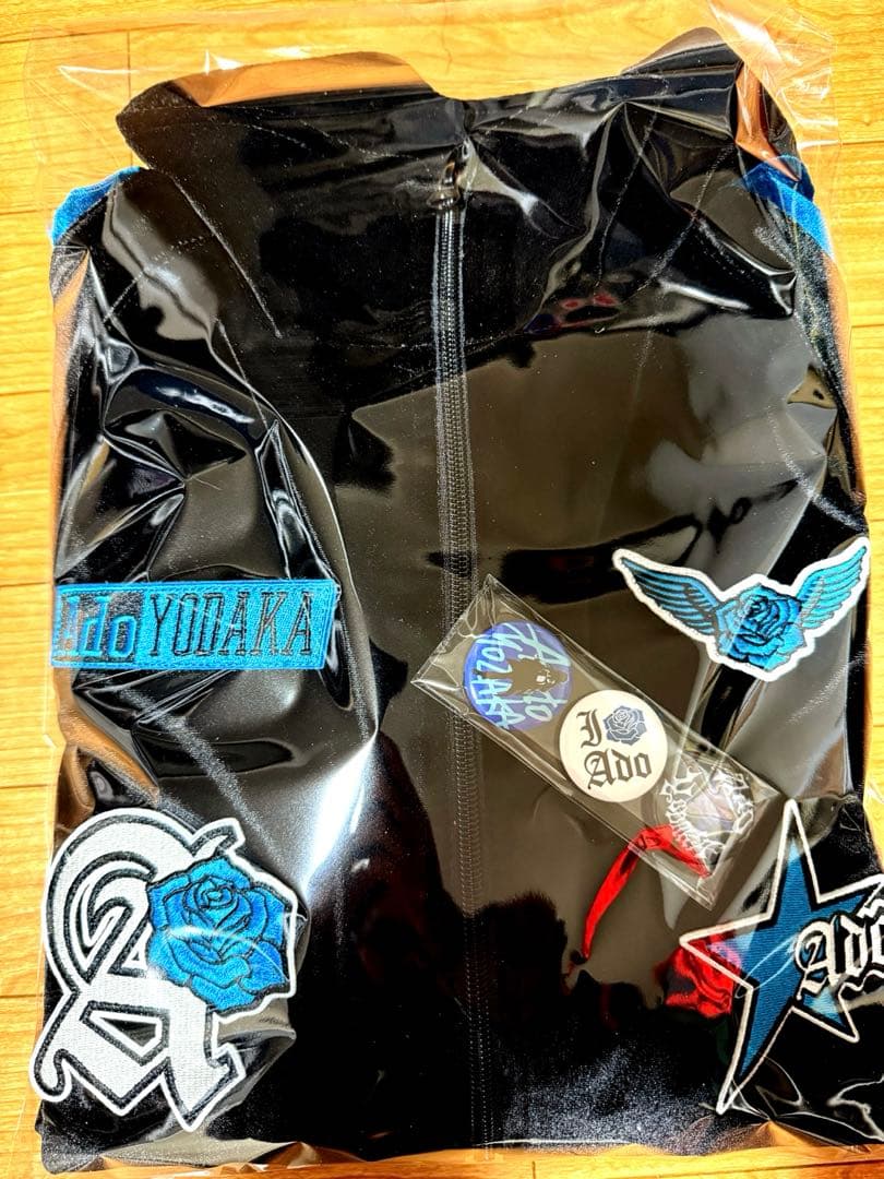 Ado よだか トラックジャケット 大(XL) 缶バッジつき - メルカリ