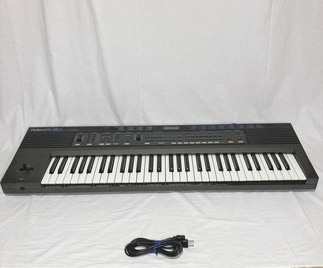 美品】ROLAND E-20 キーボード シンセサイザー レア - メルカリ