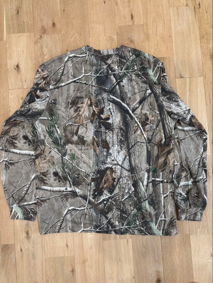 シュプリーム リアルツリー スモールボックスロゴ ロンT - メルカリ