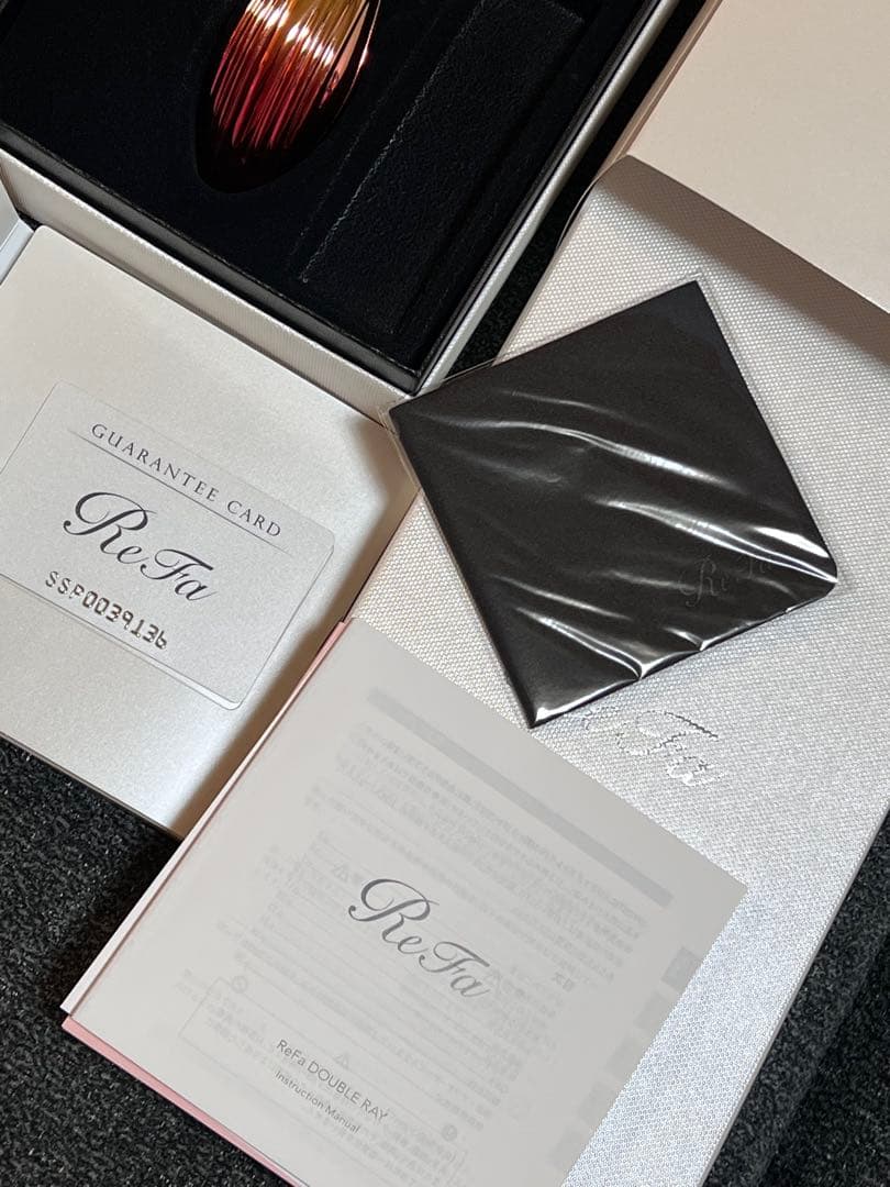 美品/リファ/フェイスローラー ゴールドと赤のグラデーション