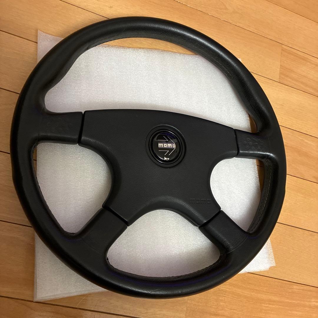 MOMO モモギブリ4 ステアリング 直径約35㎝ モモ形状 MOMO ステアリング ブラック 35Φ35cm GRIP ROYAL/AVENUE
