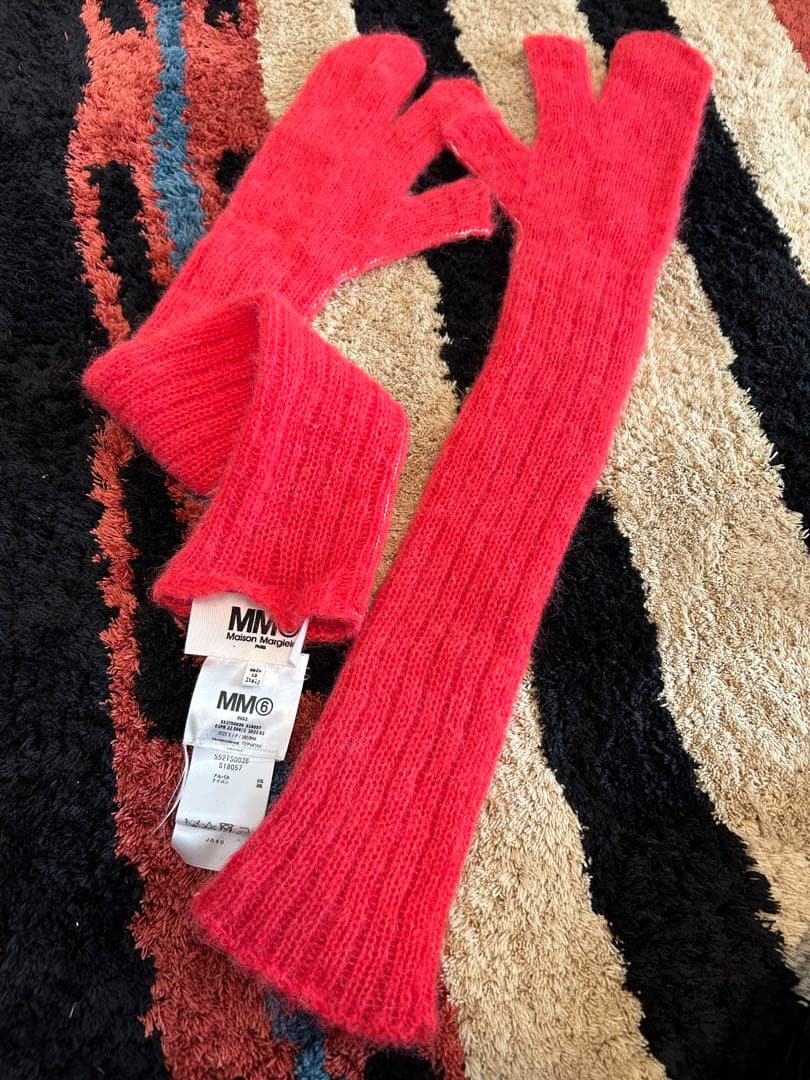 MM6 アームカバー MM6 Maison Margielaのアームカバーを使った人気ファッション