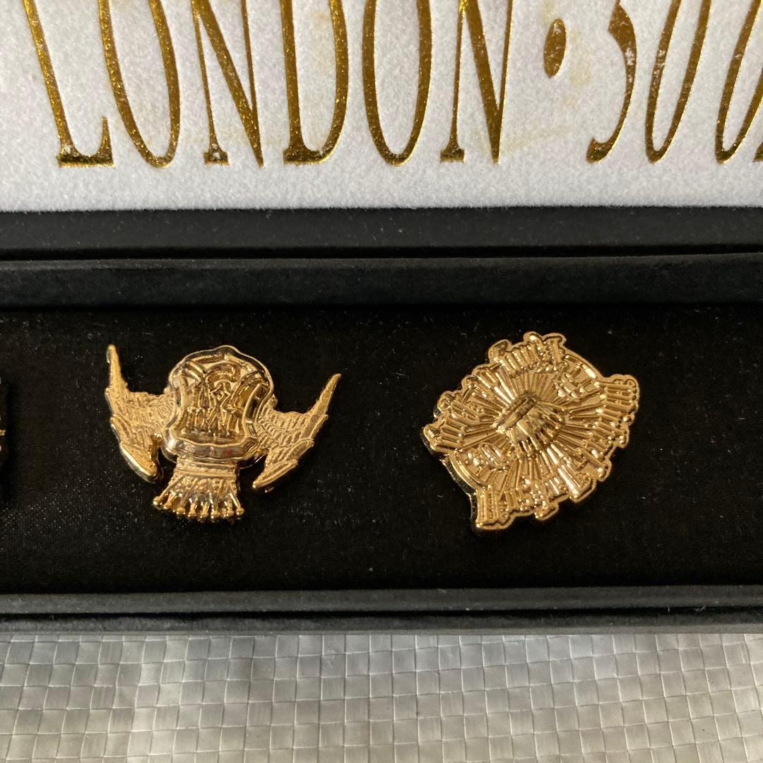 マイケル・ジャクソン ピンバッチ2種類セット - メルカリ