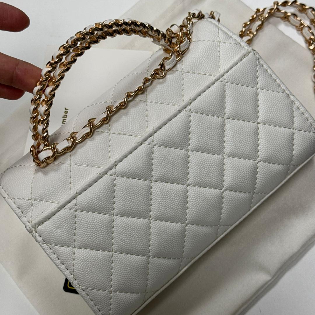 VIP顧客限定ホワイト キルティング パーティーバッグSAD - メルカリ