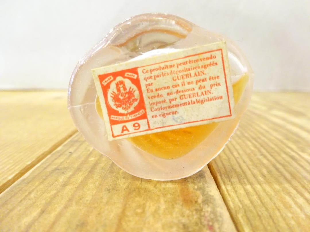 薔薇 つぼみ GUERLAIN vol.de nuit 香水 夜間飛行 □GUERLAIN ゲラン