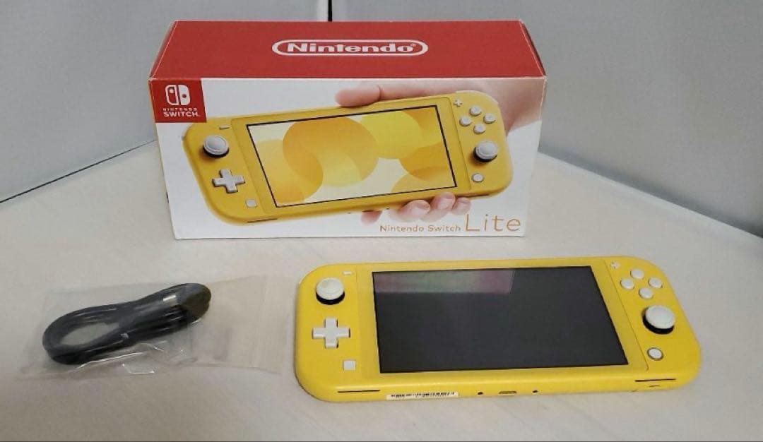【美品】Nintendo Switch Lite イエロー　フィルムカバー付 Nintendo Switch 【新品】新モデル 在庫あり Lite(ニンテンドー