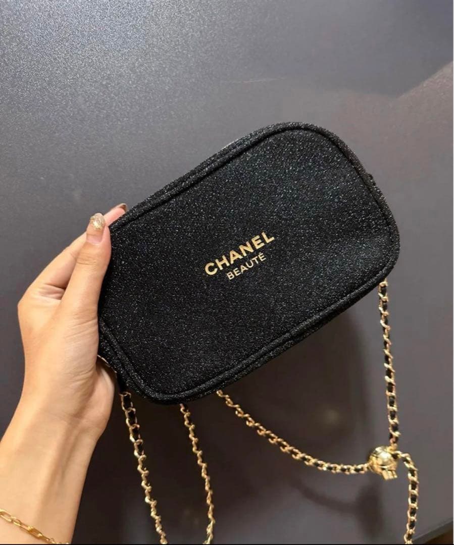 シャネル2020年ホリデー限定クリスマスノベルティ チェーン付きポーチ