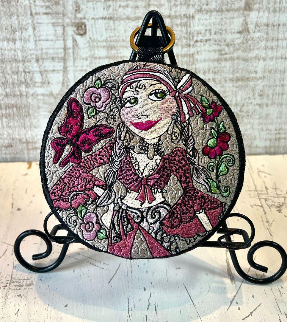 特価❣ロラライハリス♡ブラックハートデニム生地♡総刺繍の丸型コイン