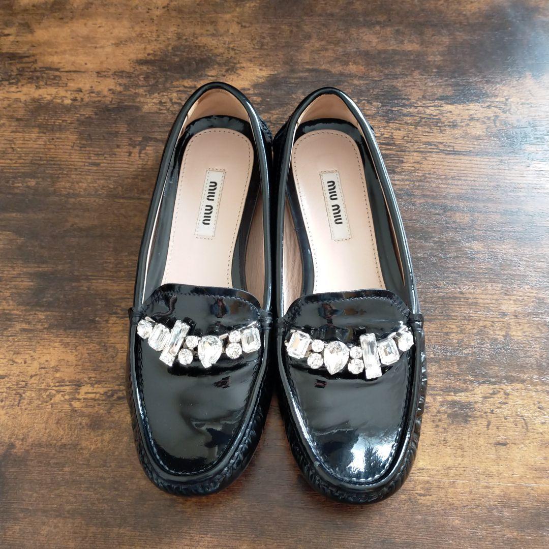 MIUMIU ビジューエナメル ローファー サイズ36 - メルカリ