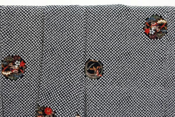 未使用品 小紋 総絞り 黒 吉祥文様 身丈161.5cm 裄丈65cm 袷 - メルカリ