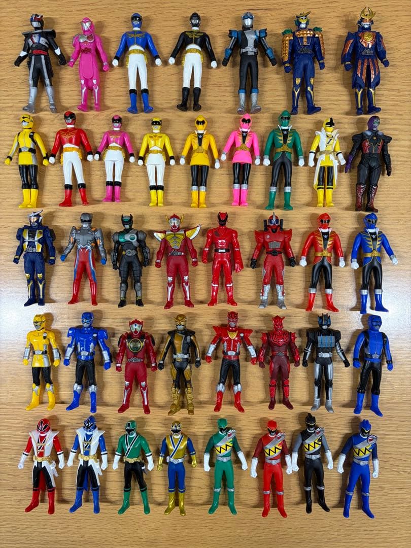 超美品 ウルトラマン＋仮面ライダー＋戦隊モノ＋特撮モノ ソフビ100体