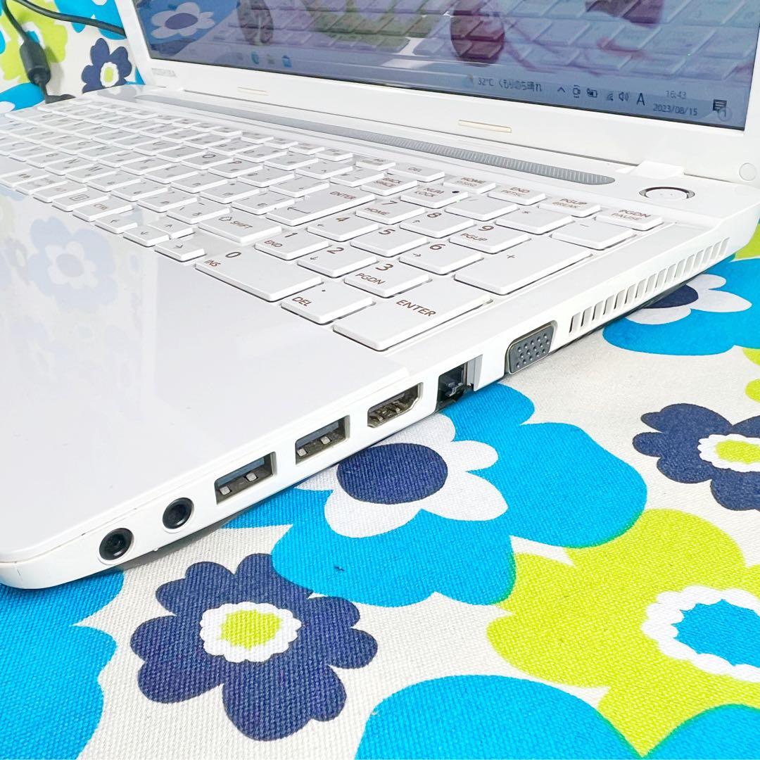 特価❣️】薄型ホワイト❣️カメラ付すぐ使えるノートパソコン☘️爆速