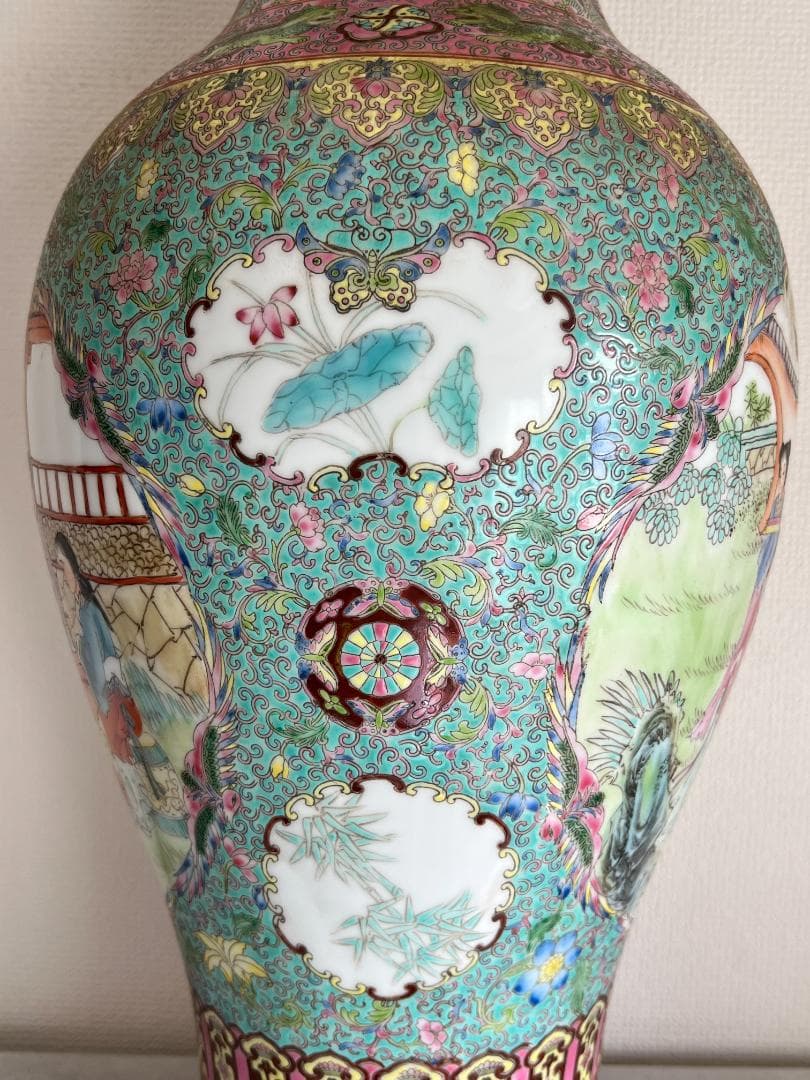 海】粉彩 乾隆年製 満面手絵 開窓 人物庭園図 特大花瓶 70年代 中国