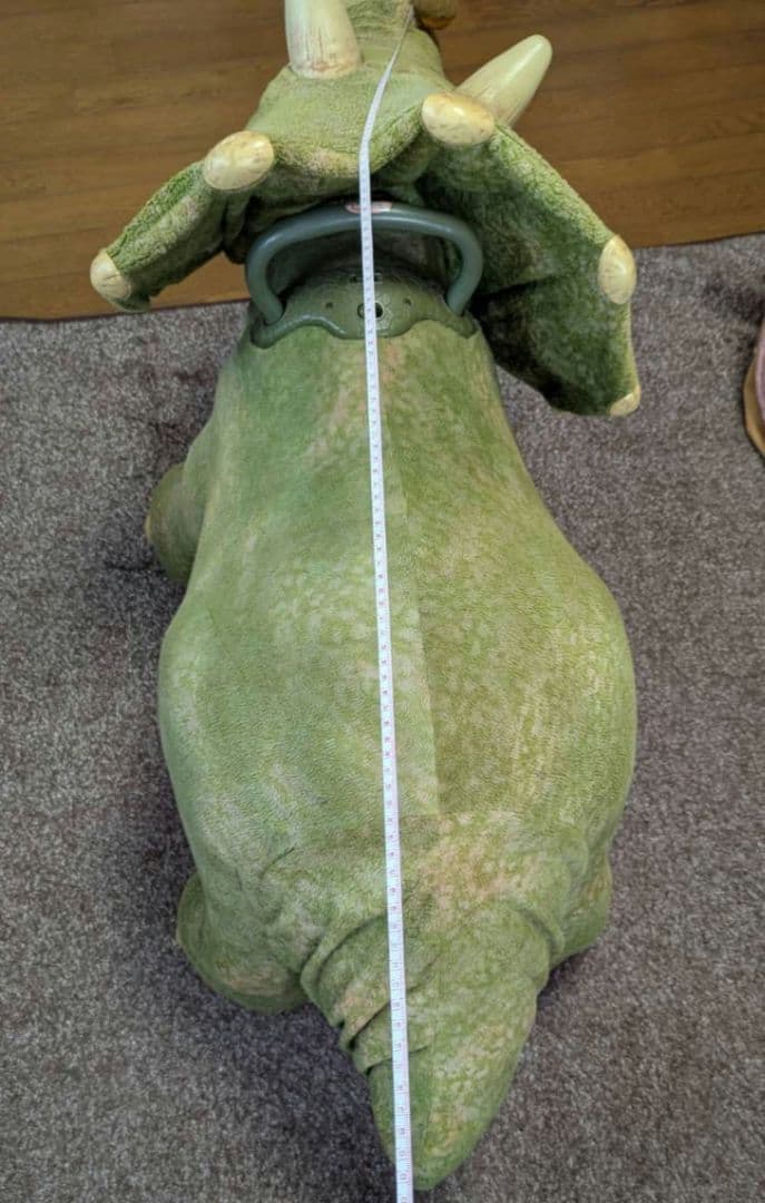 宮城送料無料】子供が乗れる動くトリケラトプス 恐竜玩具 ￥108,000