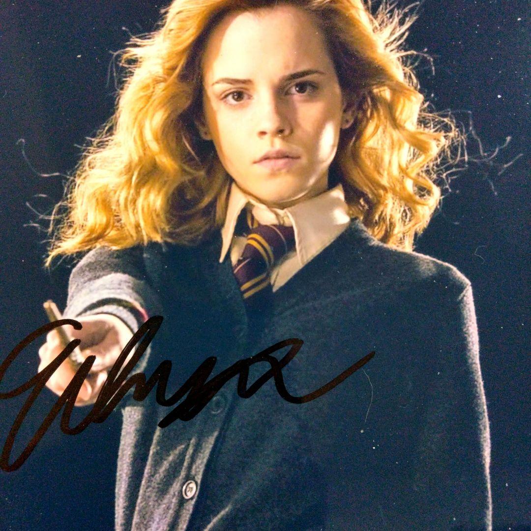 セール中…エマ・ワトソン直筆サイン入り超大型写真… - メルカリ