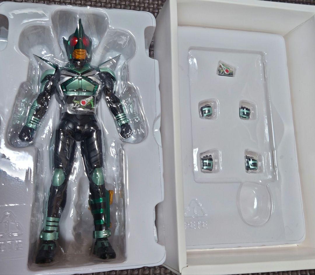 S.H.Figuarts 真骨彫　仮面ライダーキックホッパー&パンチホッパー