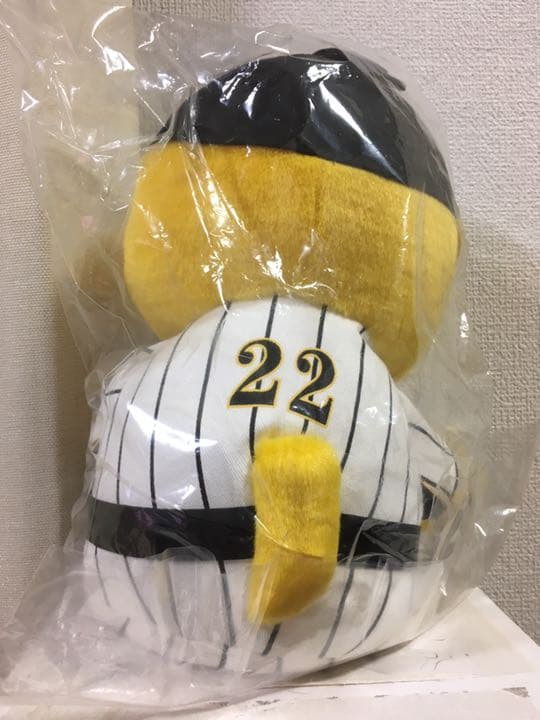 阪神タイガース 藤川選手サイン入り ピッチャーひよこちゃん - メルカリ