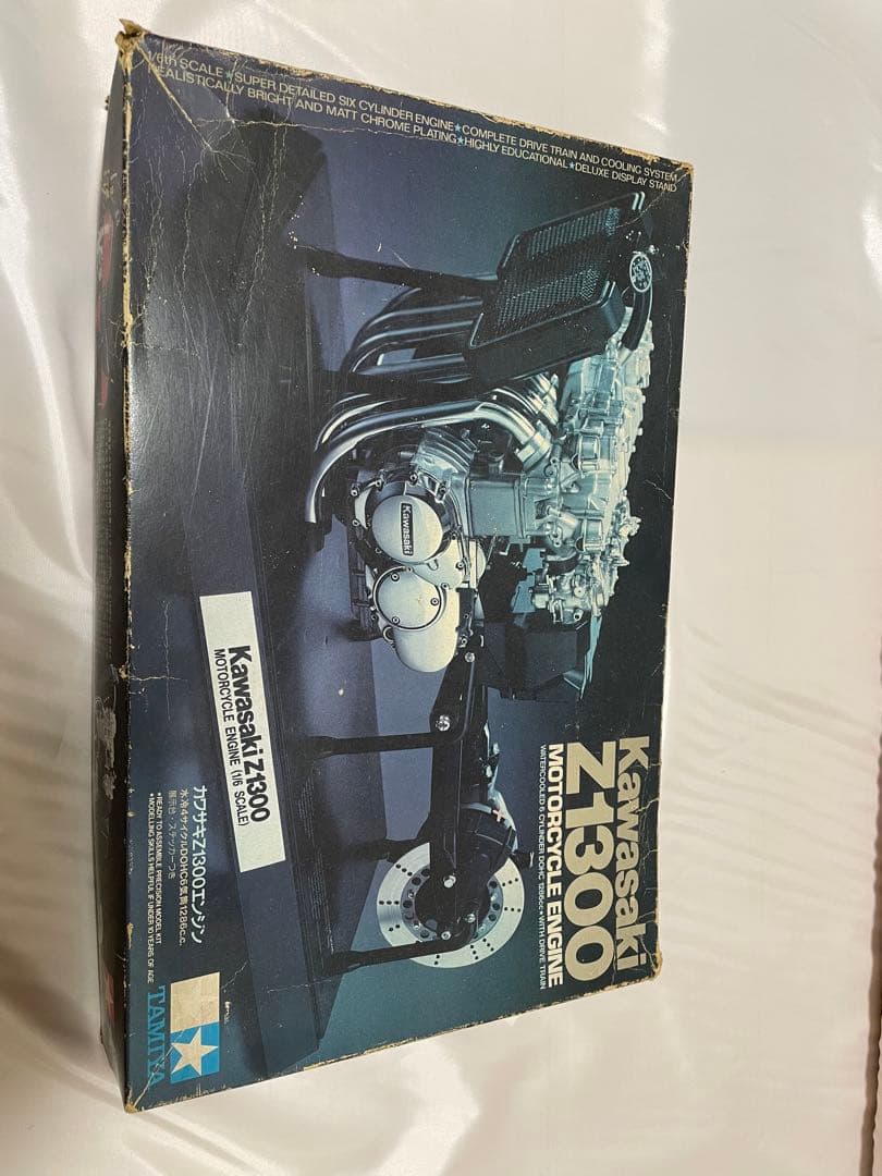 Kawasaki Z1300 プラモデルキット KAWASAKI Z1300 SUER DETAILED D.O.H.C. SIX ENGINE Plastic Model Kit